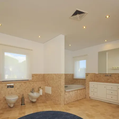 Villa Pinhal Velho With Pool By Homing Vilamoura